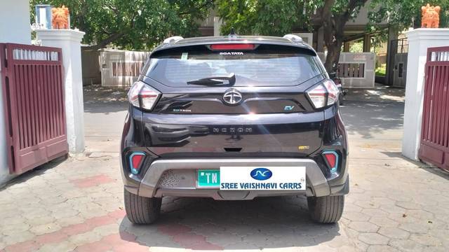 https://images10.gaadi.com/usedcar_image/4570691/original/processed_9847321109cf25d6e9749eb2107b15e9.jpg?imwidth=6402