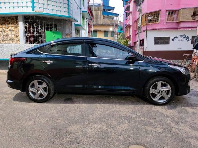 https://images10.gaadi.com/usedcar_image/4570702/original/processed_b2df7727ef510dc2af2f3c314ab8f232.jpg?imwidth=6401