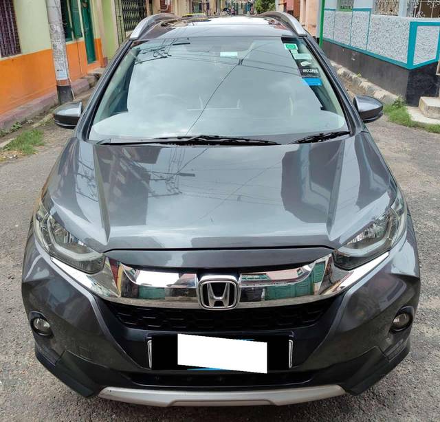 https://images10.gaadi.com/usedcar_image/4570704/original/processed_47a8de8dc4187ad4a793702c777b1035.jpg?imwidth=6400