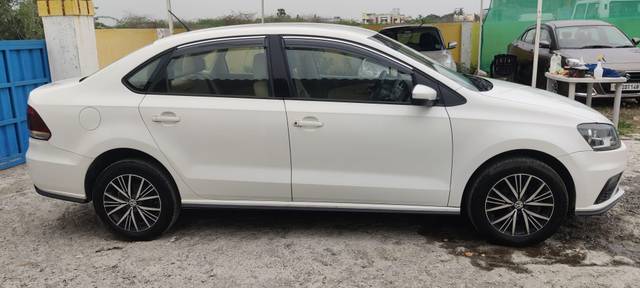https://images10.gaadi.com/usedcar_image/4570720/original/processed_e8030fb5870f70922859ef819255c937.jpg?imwidth=6401