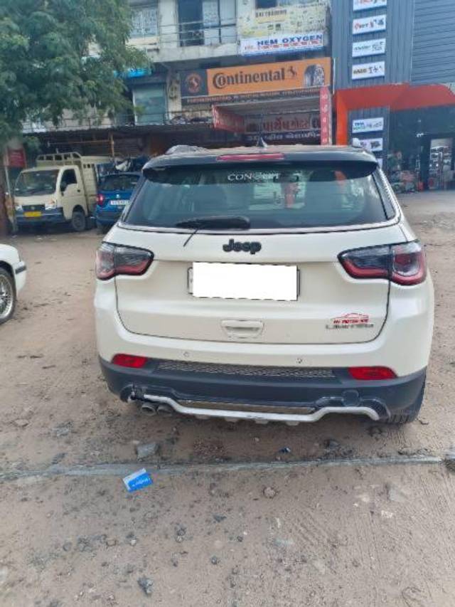 https://images10.gaadi.com/usedcar_image/4570721/original/processed_87ecdf43-e8b2-4d74-8f08-35a253a0c64b.jpg?imwidth=6402