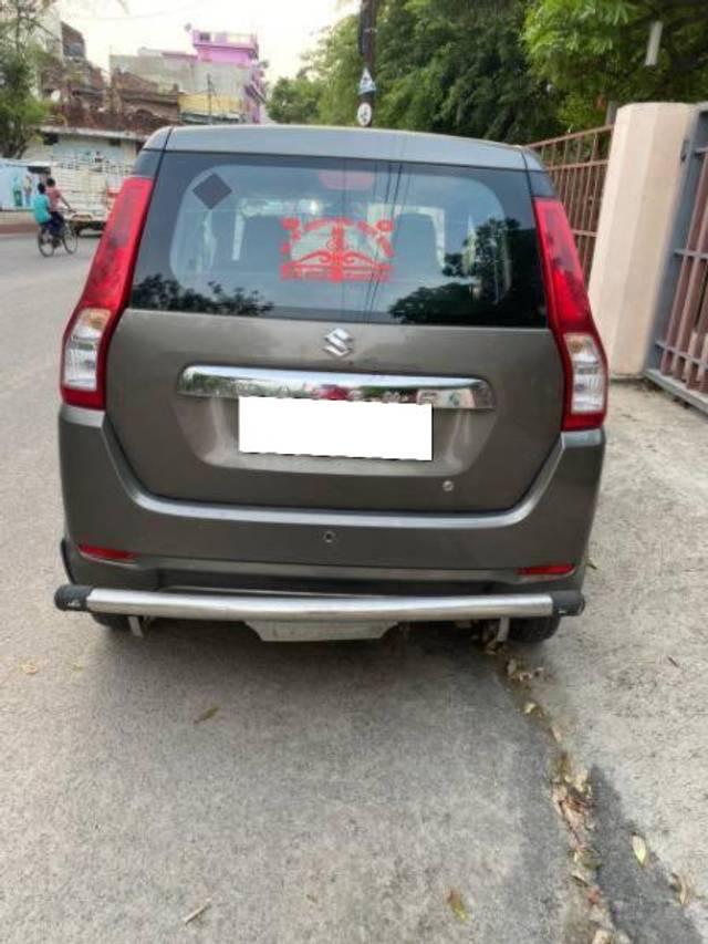 https://images10.gaadi.com/usedcar_image/4570738/original/processed_63e84afe-3144-4baf-b404-99714f5276bf.jpg?imwidth=6401