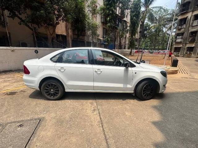 https://images10.gaadi.com/usedcar_image/4570740/original/processed_processed_7d4824ab-f2f8-4f4d-ae9e-d0cf2089d1e7.jpeg?imwidth=6402