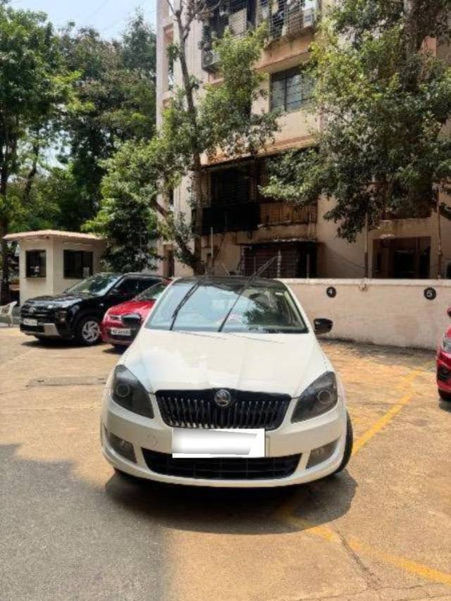 https://images10.gaadi.com/usedcar_image/4570740/original/processed_processed_8e65dc73-d4b1-44da-b95b-e239c4956259.jpeg?imwidth=6400