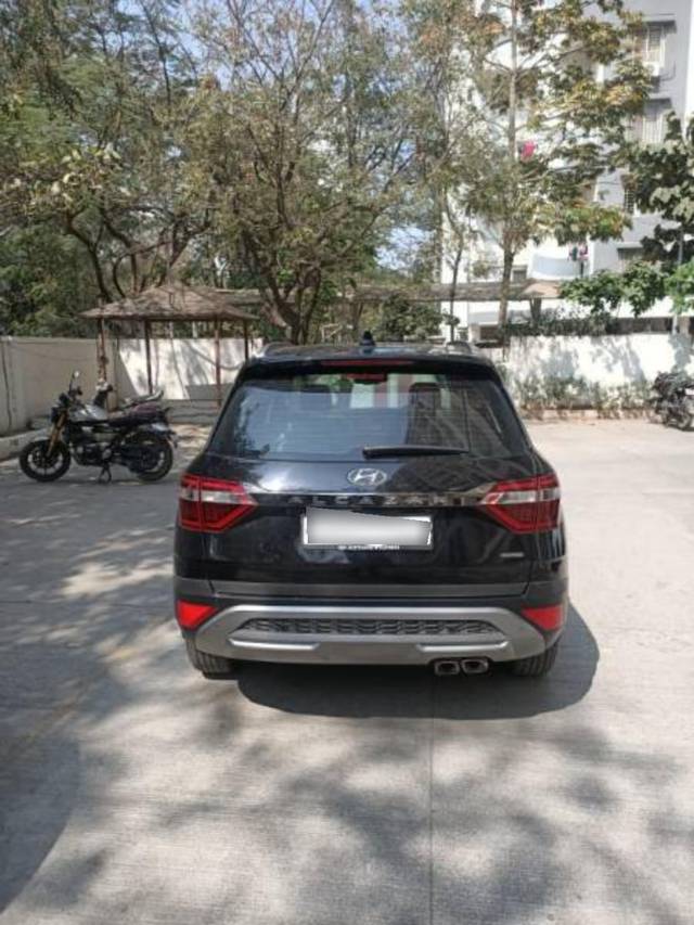 https://images10.gaadi.com/usedcar_image/4570743/original/processed_dd0f8f50-4825-4eea-844d-0f53fe9ecede.jpeg?imwidth=6402