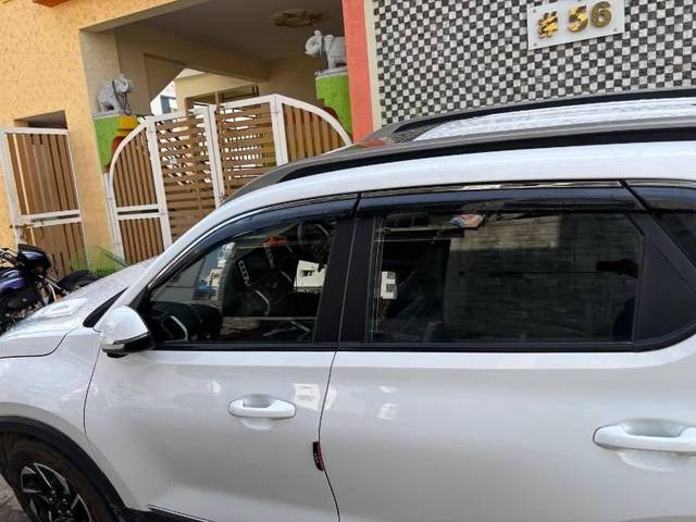 https://images10.gaadi.com/usedcar_image/4570797/original/processed_dbd94932-c1f6-4149-867e-335338b8ff2c.jpeg?imwidth=6402