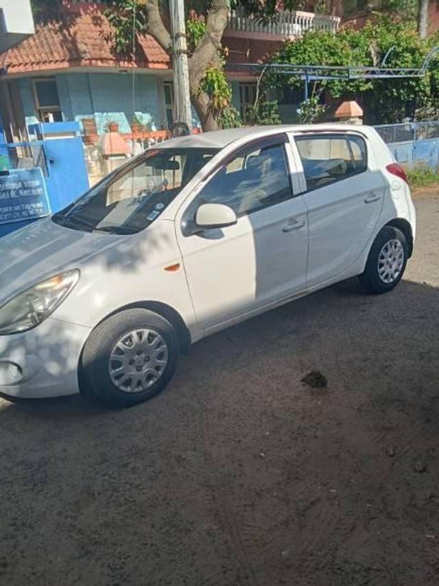 https://images10.gaadi.com/usedcar_image/4570826/original/processed_5d8d6e5a-0843-4a86-b356-41a4a2290305.jpg?imwidth=6401