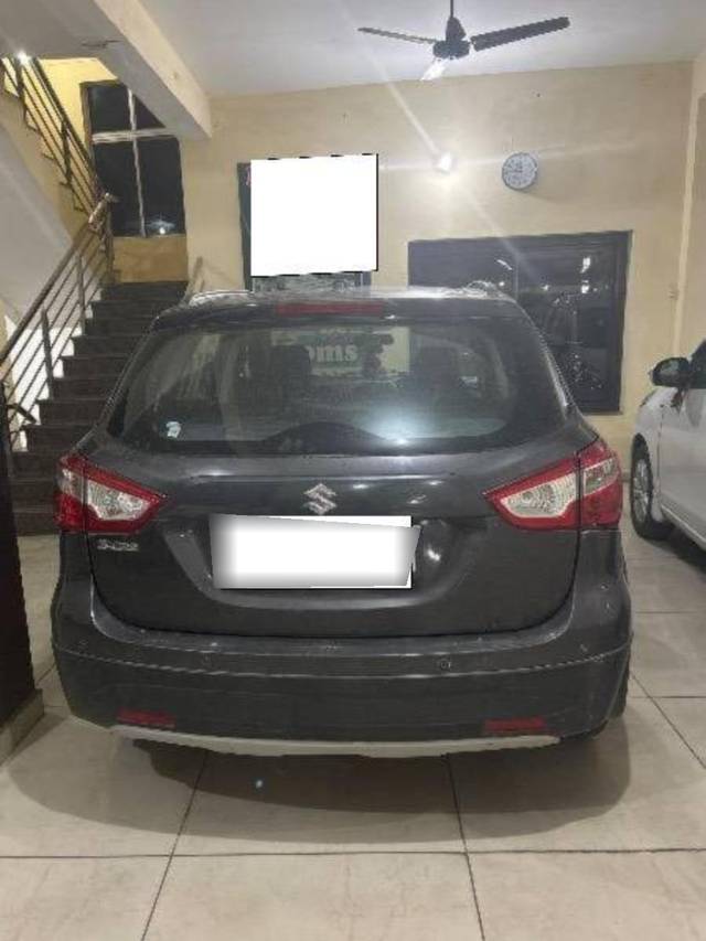 https://images10.gaadi.com/usedcar_image/4570892/original/processed_processed_4d3c08ee-80cd-4c76-a646-f58012f2bfd6.jpg?imwidth=6402