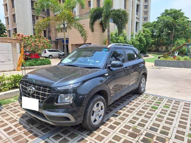 https://images10.gaadi.com/usedcar_image/4571019/original/processed_482974f5-debb-4352-8db6-2fd74fa403ee.jpeg?imwidth=6401