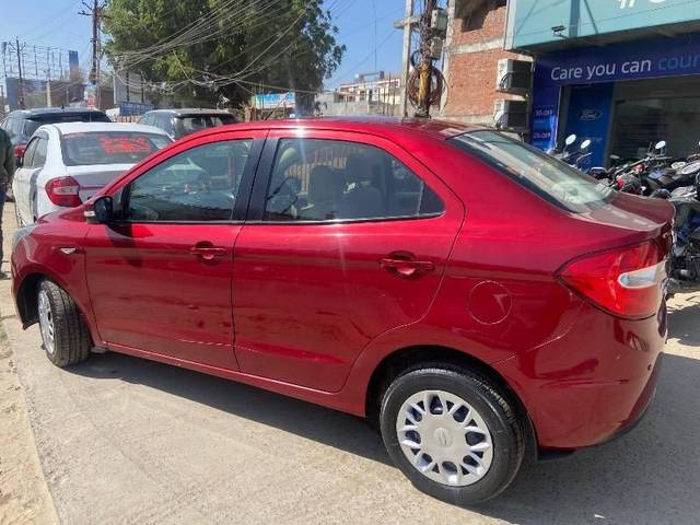 https://images10.gaadi.com/usedcar_image/4571151/original/processed_407212eb-c3bb-49af-ade5-490415a93865.jpeg?imwidth=6402