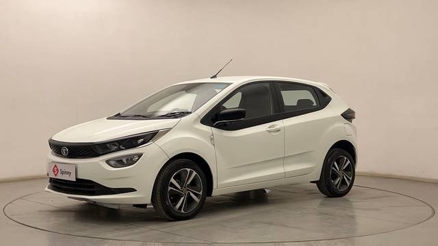 https://images10.gaadi.com/usedcar_image/4571184/original/2206cf48de14511859b3f3f6746c3803.JPG?imwidth=6400