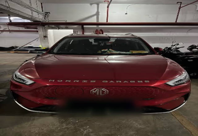 https://images10.gaadi.com/usedcar_image/4571215/original/1326272e-2174-47d0-b3bb-494e5ecd3f8d.?imwidth=6400