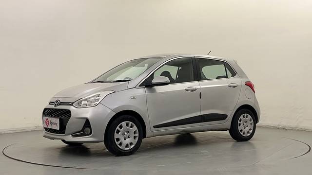 https://images10.gaadi.com/usedcar_image/4571269/original/c9d73f48299ce4203bb8125a03a3fd67.JPG?imwidth=6400