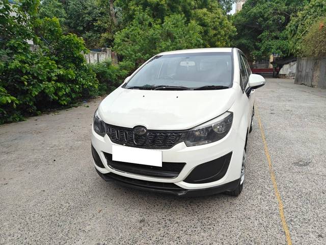 https://images10.gaadi.com/usedcar_image/4571297/original/processed_76425933298d8a49b327258365bad215.jpg?imwidth=6400
