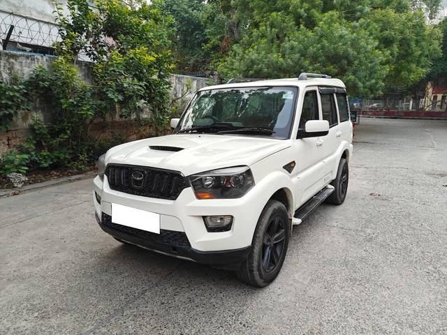 https://images10.gaadi.com/usedcar_image/4571300/original/processed_0440e2ab661ea84891d625d0d53529b8.jpg?imwidth=6401