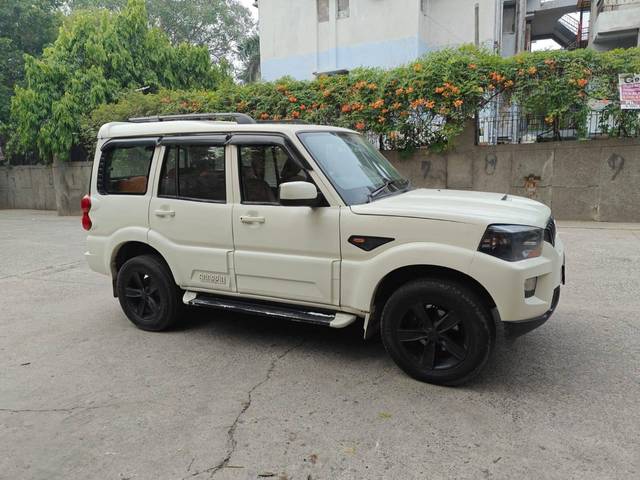 https://images10.gaadi.com/usedcar_image/4571300/original/processed_c7a97046dd22ec10a8bad2afd4b3268d.jpg?imwidth=6402