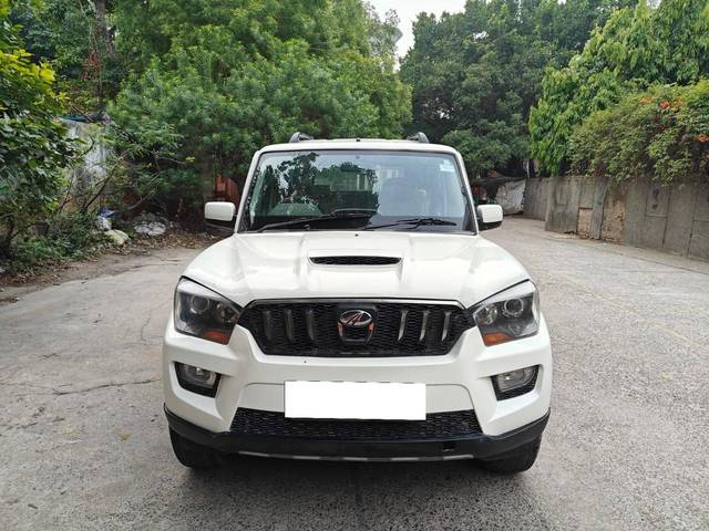 https://images10.gaadi.com/usedcar_image/4571300/original/processed_e18531be26f0f9e58af7b53308444645.jpg?imwidth=6400