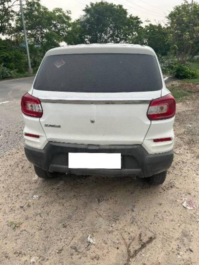 https://images10.gaadi.com/usedcar_image/4571308/original/processed_8988cdb0-90d7-436c-8616-e05f9fddffb1.jpeg?imwidth=6402