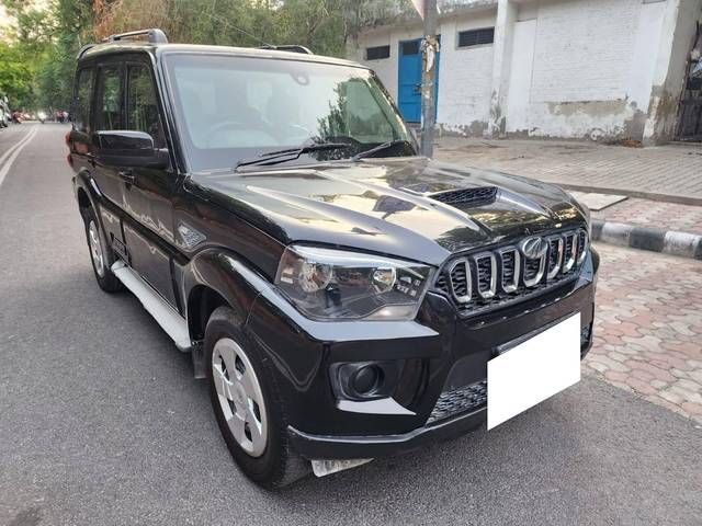 https://images10.gaadi.com/usedcar_image/4571312/original/processed_b931326e51311d7ce1cdf295e939f02f.jpg?imwidth=6400