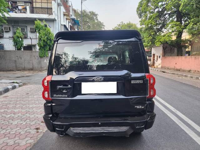 https://images10.gaadi.com/usedcar_image/4571312/original/processed_cac2d522b30725161c44d2dc9371af63.jpg?imwidth=6401