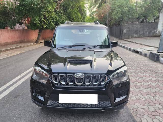 https://images10.gaadi.com/usedcar_image/4571312/original/processed_e56272023f3b6bf61b36cf7b9d1b82c0.jpg?imwidth=6402