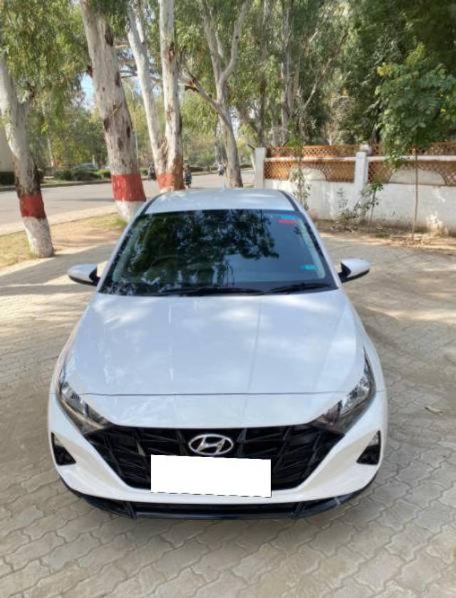 https://images10.gaadi.com/usedcar_image/4571346/original/processed_08fbc952-09cc-4f45-b069-0d2b21b7292e.jpg?imwidth=6400