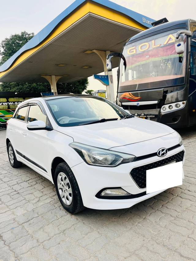 https://images10.gaadi.com/usedcar_image/4571362/original/processed_a4a6939da945b2721d2801e7057790a9.jpg?imwidth=6400