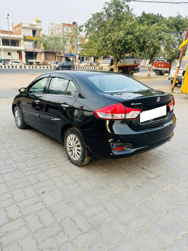 https://images10.gaadi.com/usedcar_image/4571374/original/processed_57bf7628987bf273b5b8c543c1111f32.jpg?imwidth=6402