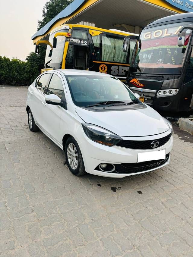 https://images10.gaadi.com/usedcar_image/4571375/original/processed_7f18f80d0faaa726d8559de8c8322b2e.jpg?imwidth=6400