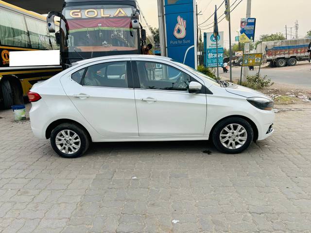 https://images10.gaadi.com/usedcar_image/4571375/original/processed_82d56687b523d67cb40560aac6fe74e9.jpg?imwidth=6401