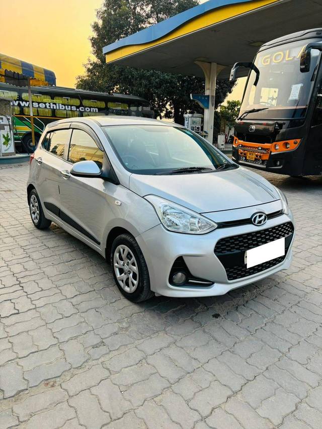 https://images10.gaadi.com/usedcar_image/4571376/original/processed_6cb8da40fa2bb1609caf41ce3f1897bc.jpg?imwidth=6400