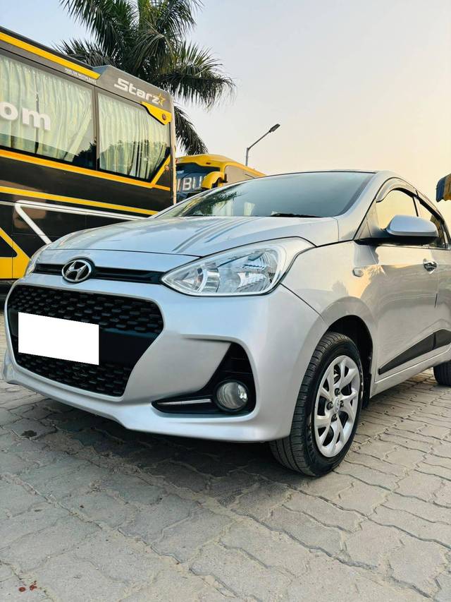 https://images10.gaadi.com/usedcar_image/4571376/original/processed_ba6977ad88de50c29feca21d68f00edf.jpg?imwidth=6402
