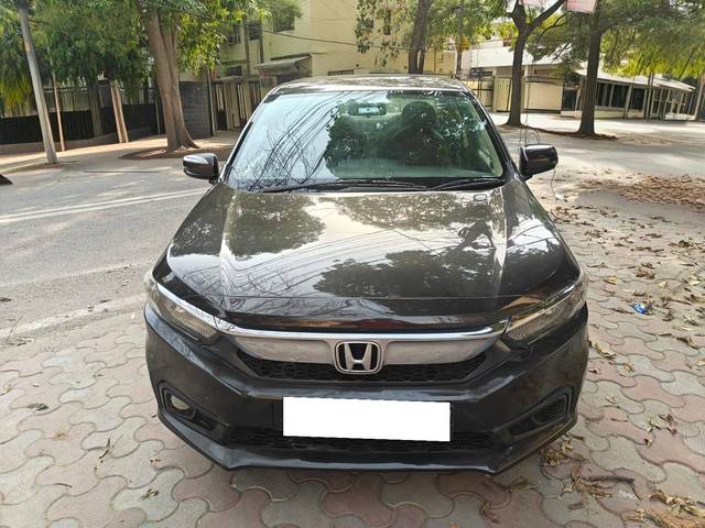 https://images10.gaadi.com/usedcar_image/4571377/original/processed_f4d67fed7816ead7356362393fb40013.jpg?imwidth=6402