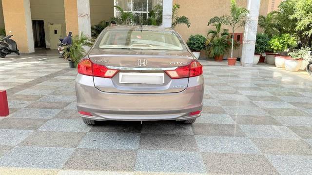 https://images10.gaadi.com/usedcar_image/4571378/original/processed_ea18ccb6-80e4-4fe0-a8f7-7e4db2c129fa.jpeg?imwidth=6401