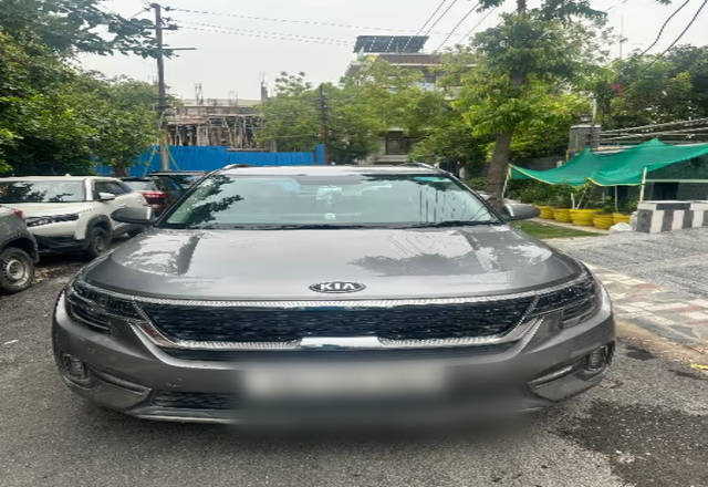 https://images10.gaadi.com/usedcar_image/4571383/original/610953c3-6781-413c-846e-88c53a189f4c.?imwidth=6400