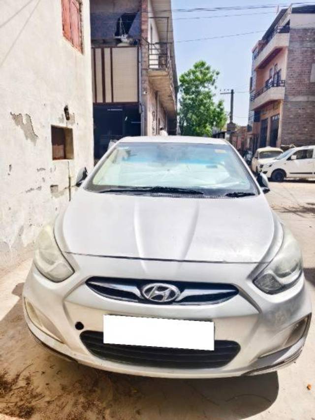 https://images10.gaadi.com/usedcar_image/4571433/original/processed_1093d1d0-ba10-4dc6-9e9a-32414b254095.jpg?imwidth=6400