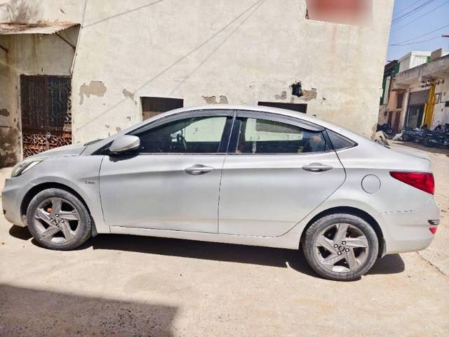 https://images10.gaadi.com/usedcar_image/4571433/original/processed_74fd6b70-567d-43dc-88d5-69972eb94789.jpg?imwidth=6402