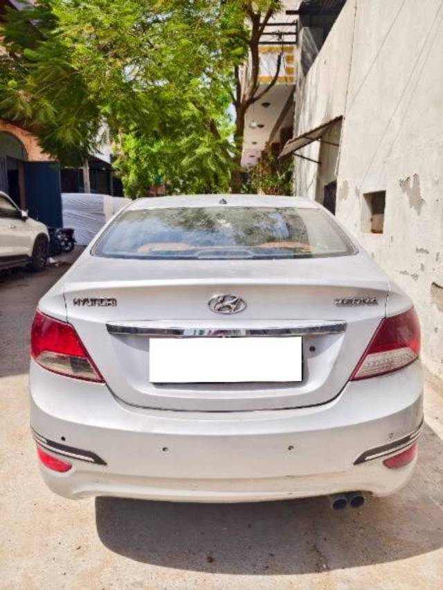 https://images10.gaadi.com/usedcar_image/4571433/original/processed_f983cdcf-d8d2-43f5-8a0a-7b2c64fb041b.jpg?imwidth=6401
