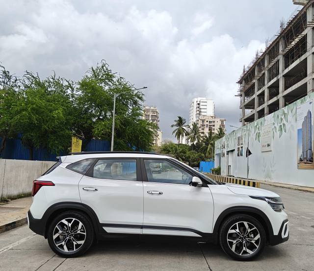 https://images10.gaadi.com/usedcar_image/4571438/original/processed_0778859eaa695b07f59e66e33254e8a5.jpg?imwidth=6401
