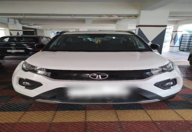 https://images10.gaadi.com/usedcar_image/4571468/original/b21ae4cb-77c0-45d0-bc3a-7c45e4cd721f.?imwidth=6400