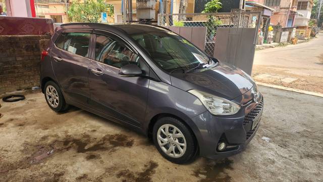 https://images10.gaadi.com/usedcar_image/4571480/original/processed_ee0e5fc1e965a02dbbb8455b337f11a1.jpg?imwidth=6401