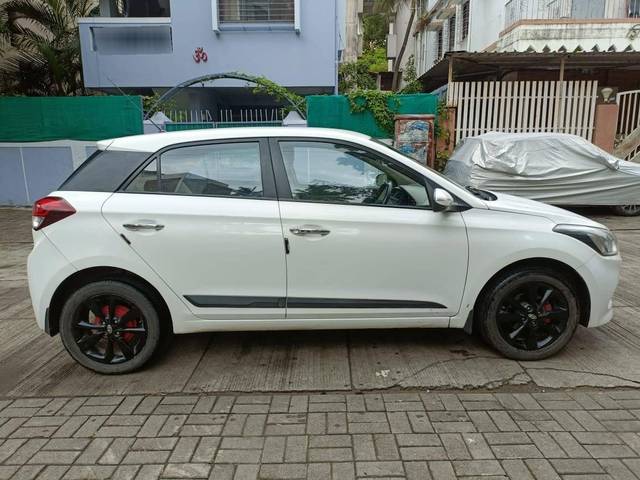 https://images10.gaadi.com/usedcar_image/4571484/original/processed_58de796c138118f858e9d050523ea82c.jpg?imwidth=6401