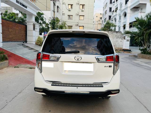 https://images10.gaadi.com/usedcar_image/4571488/original/processed_6c6e3e4b2998cd2467d01403bd282ea0.jpg?imwidth=6402