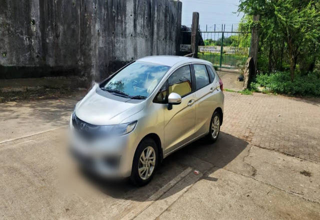 https://images10.gaadi.com/usedcar_image/4571501/original/f7ad6be2-3a5a-4ef0-92d4-00f4fb44083f.?imwidth=6401