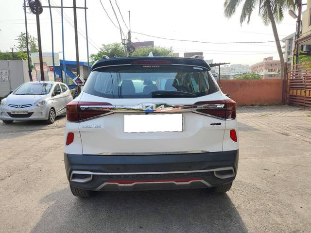 https://images10.gaadi.com/usedcar_image/4571507/original/processed_3d05bb7f39bf3e11f75e8569f2c52bbe.jpeg?imwidth=6402