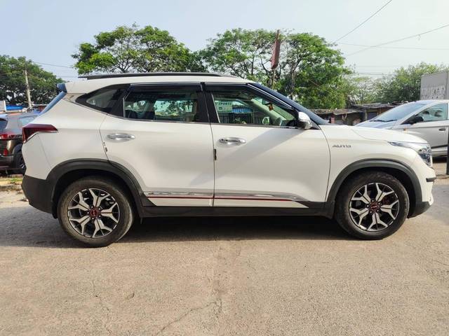 https://images10.gaadi.com/usedcar_image/4571507/original/processed_4b949b11fecba42db2ea26cfc4817a80.jpeg?imwidth=6401