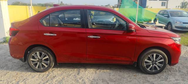 https://images10.gaadi.com/usedcar_image/4571513/original/processed_70c9762e62b0d8e8ff767bfc985ab842.jpg?imwidth=6401