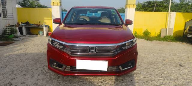 https://images10.gaadi.com/usedcar_image/4571513/original/processed_c3b1dfb3e24db85f2c127b556a7c0d57.jpg?imwidth=6402
