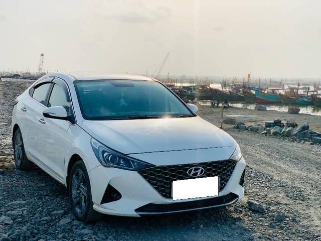 https://images10.gaadi.com/usedcar_image/4571516/original/processed_c2c48cbe-c6db-4350-85a1-dd05f5ada6f7.jpeg?imwidth=6400