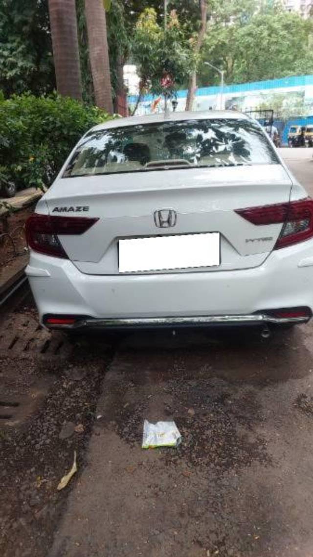 https://images10.gaadi.com/usedcar_image/4571521/original/processed_40fb1a2c-76b1-472b-8306-c9b40d01c64d.jpg?imwidth=6402